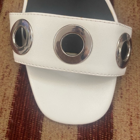 NWOT 14th & Union white sandals with silver ring embellishments, worn once 81/2. - Picture 4 of 9